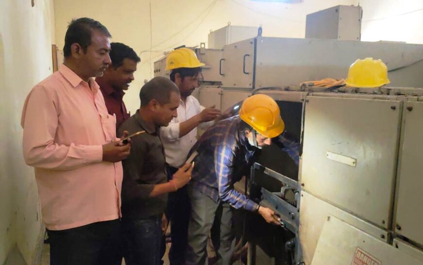 मशीन खराब और टूटे तार ने बढ़ाई मुसीबत, चंदपा क्षेत्र में पांच घंटे मची बिजली के लिए त्राहि-त्राहि