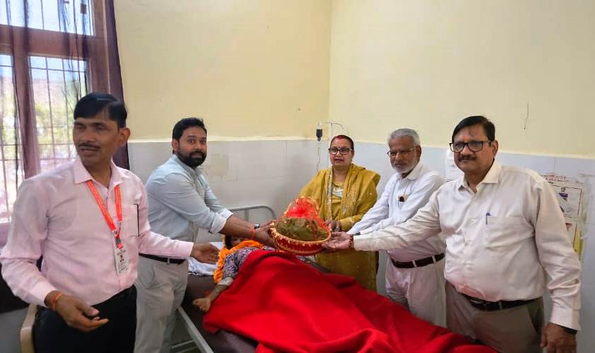 विधायक अंजुला माहौर ने सासनी CHC में ‘आयरन सुक्रोज सप्ताह’ का किया शुभारंभ, गर्भवती महिलाओं को वितरित की गईं फल की टोकरियाँ और लोहे की कड़ाही