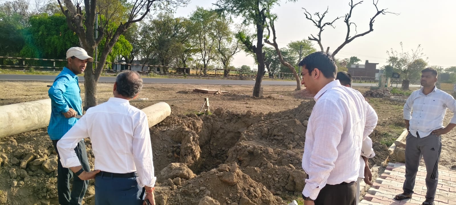 जिलाधिकारी ने कंचना सरोवर का किया निरीक्षण, कार्यों में गुणवत्ता व गति बनाए रखने के निर्देश, 143.38 लाख की लागत से साकार हो रही पर्यटन विकास परियोजना