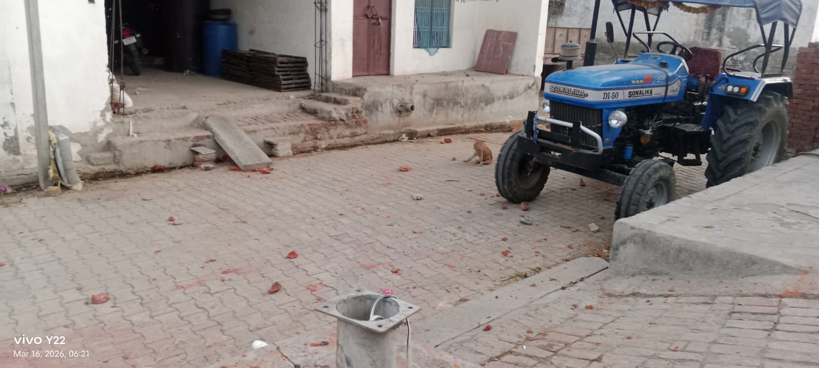 ट्रांसफार्मर पर तार डालने को लेकर दो पक्षों में मारपीट और पथराव, बिजली विभाग के संविदा कर्मी द्वारा वीडियो बनाने पर भड़के ग्रामीण