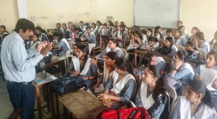 आरडी कॉलेज में छात्राओं ने सीखे वित्तीय प्रबंधन और राष्ट्र सेवा के गुर