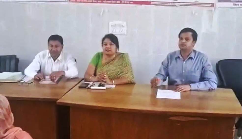 सादाबाद : टीकाकरण के लिए स्वास्थ्य कर्मियों को दिया प्रशिक्षण, गर्भाशय के कैंसर के खतरे को कम करने के लिए किशोरियों को लगाए जाएंगे टीके