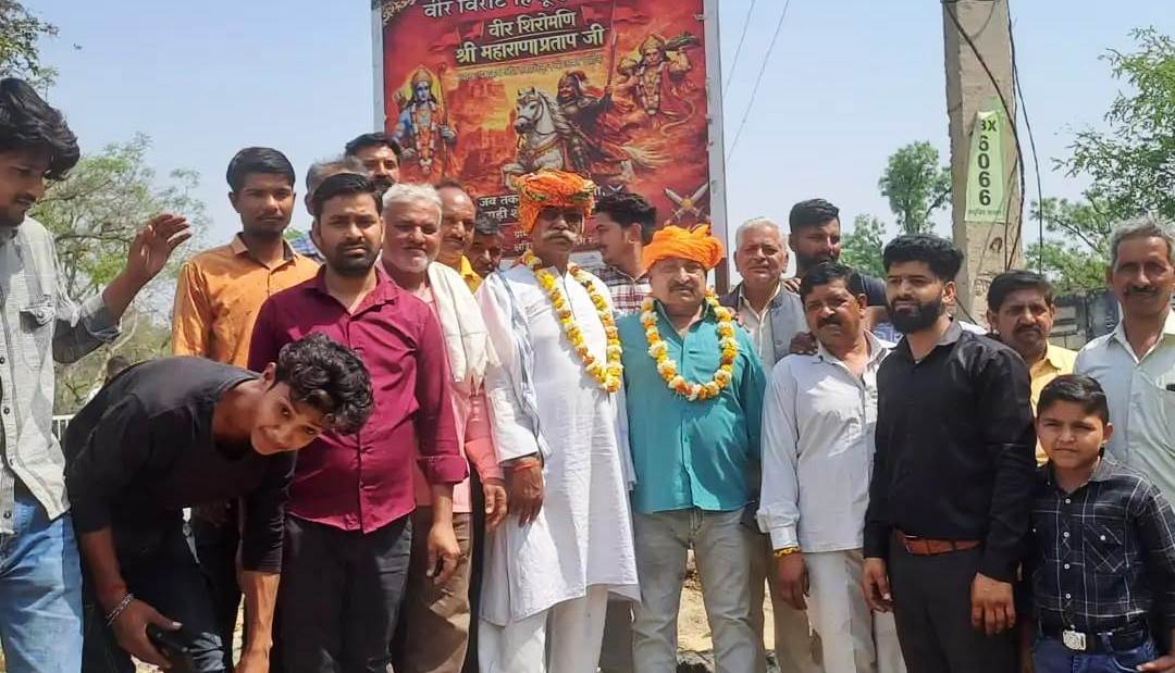 सादाबाद : गांव उघई में महाराणा प्रताप की स्मृति में लगाया बोर्ड