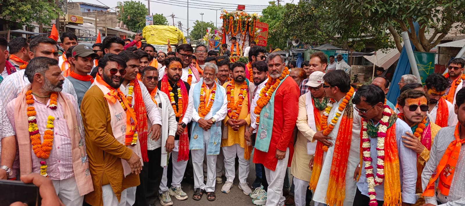 सासनी में रामोत्सव की धूम, हिंदू नवसंवत्सर पर निकली प्रभु श्री राम की भव्य शोभायात्रा, पुष्प वर्षा से हुआ स्वागत