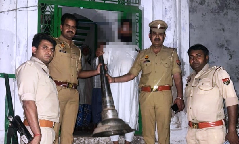 हाथरस पुलिस ने धार्मिक स्थलों से हटवाए लाउडस्पीकर, जिले भर में चला सघन चेकिंग अभियान