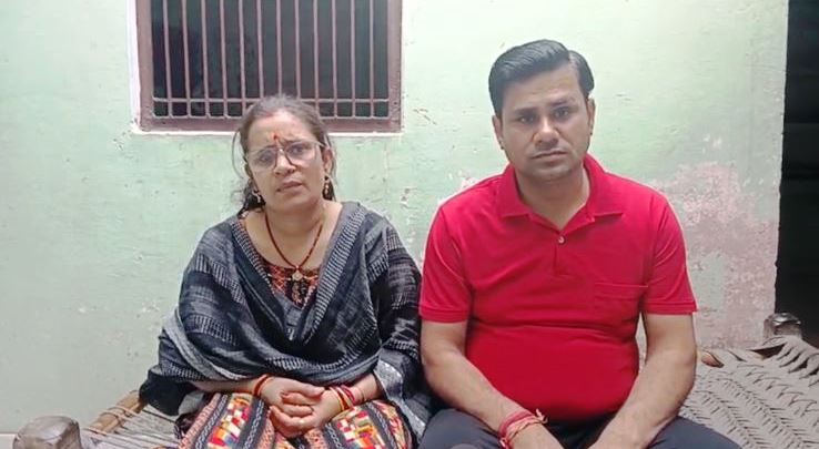 चोरी का खुलासा नहीं होने पर आत्मदाह की चेतावनी, कोटा रोड पर महीने भर पहले हुई थी लाखों की चोरी