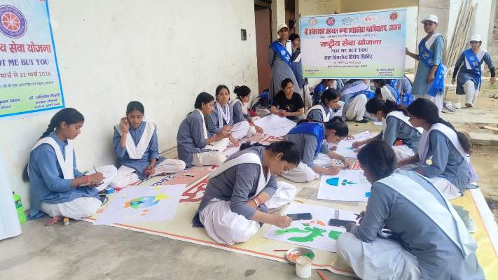 एनएसएस शिविर में छात्राओं ने दी मतदान की सीख, मतदाता जागरूकता पर हुई स्लोगन प्रतियोगिता, निकाली जागरूकता रैली