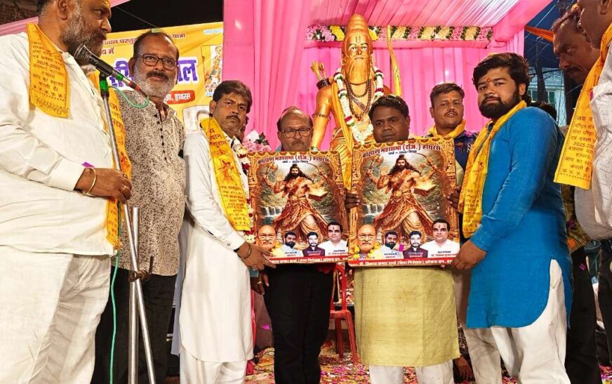 परशुराम रथयात्रा महोत्सव में गूंजा रसिया दंगल, बराबरी पर रहे दोनों अखाड़े, देर रात तक जमी महफिल