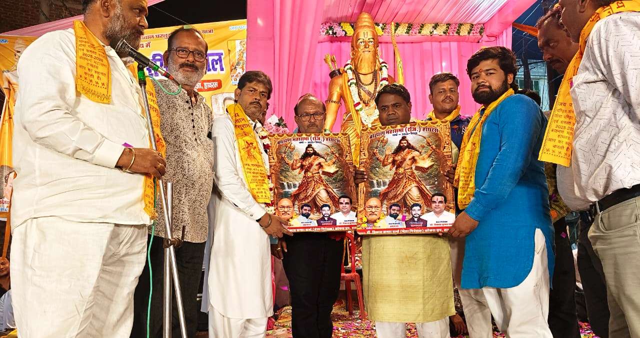 परशुराम रथयात्रा महोत्सव में गूंजा रसिया दंगल, बराबरी पर रहे दोनों अखाड़े, देर रात तक जमी महफिल