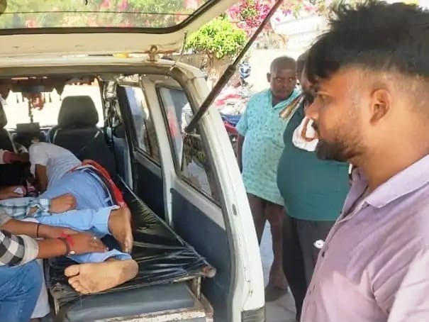 सासनी के गांव बरसै में युवक को मारी गोली, हालत नाजुक, आगरा रेफर