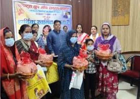 जिला अस्पताल में जायंट्स ग्रुप ऑफ हाथरस डायमंड ने टीबी मरीजों को बांटी पोषण किट