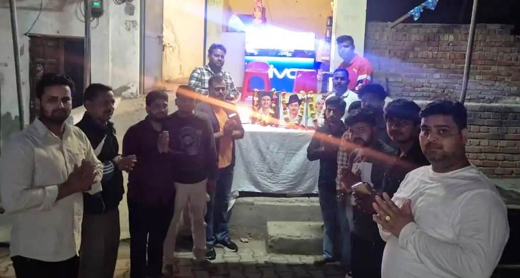 सादाबाद : शहीदों को दी गई श्रद्धांजलि, सादाबाद के महाकाल सेवा ट्रस्ट ने मनाया शहीद दिवस कार्यक्रम