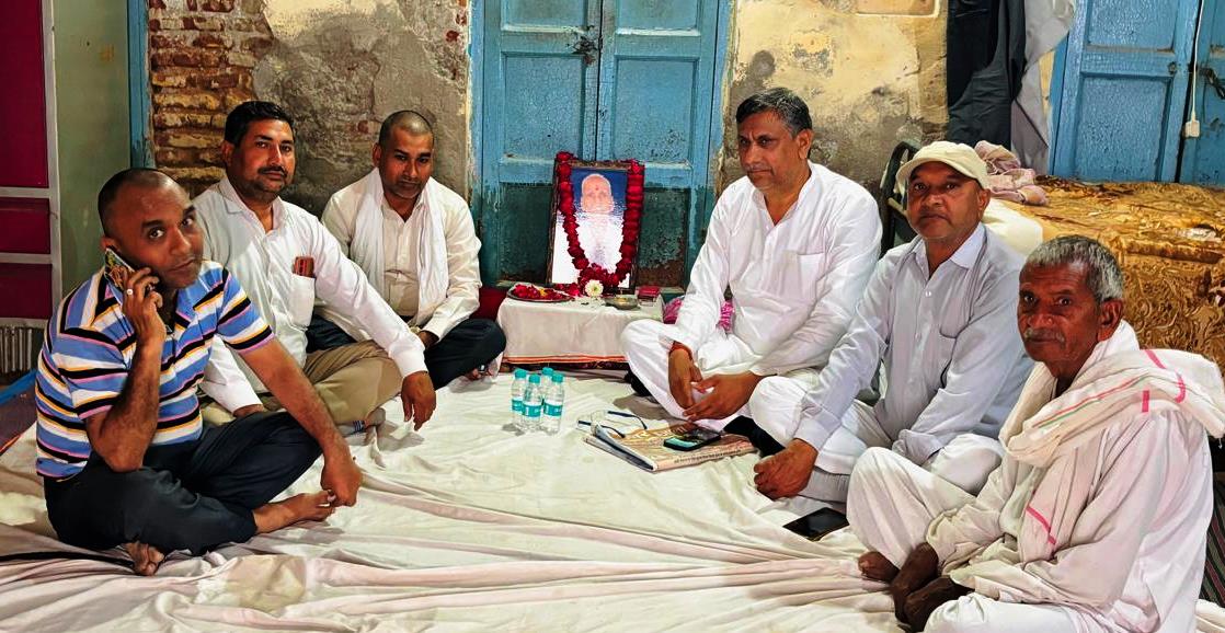 सादाबाद : समाजसेवी के निधन पर विधायक गुड्डू चौधरी ने जताया शोक