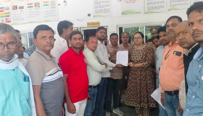 मुरसान : रोजगार सेवकों ने की लंबित मानदेय और ईपीएफ भुगतान कराने की मांग