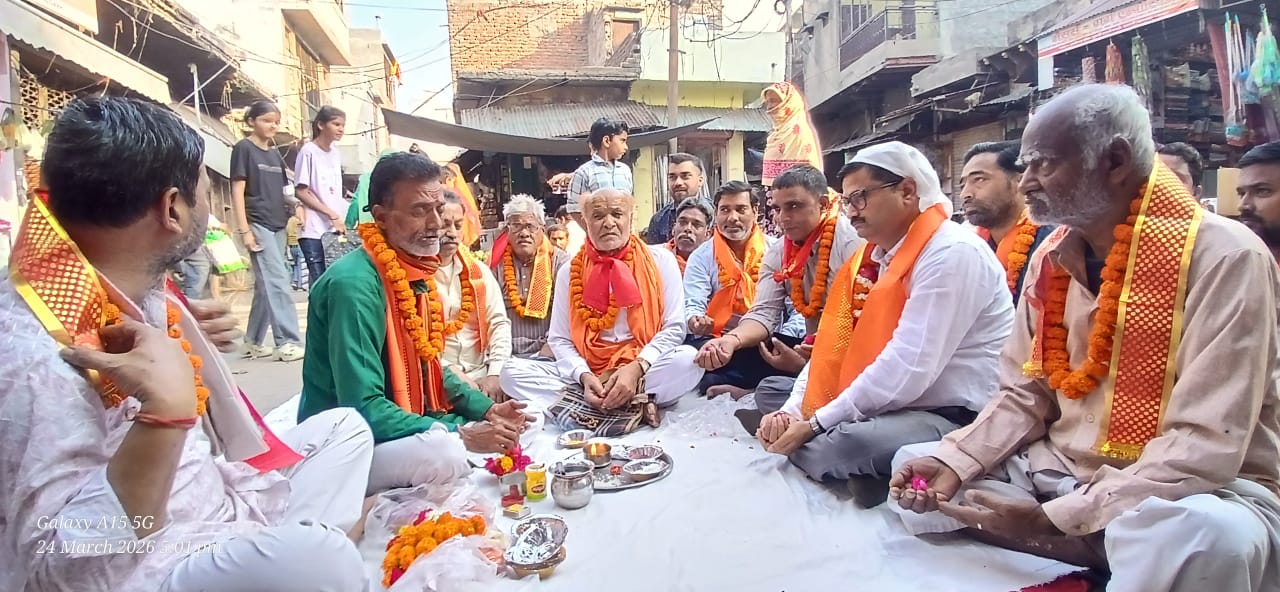 सासनी में 80वें प्राचीन रथ मेला महोत्सव का हुआ भव्य ध्वजारोहण, 9 अप्रैल को निकलेगा ऐतिहासिक रथ मेला