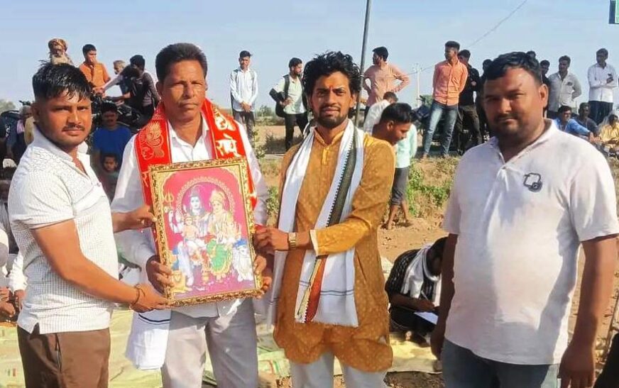 आखिरी कुश्ती में उमेश पहलवान ने मारी बाजी, सादाबाद क्षेत्र के गांव मिढ़ावली में पहली बार हुआ दंगल का आयोजन