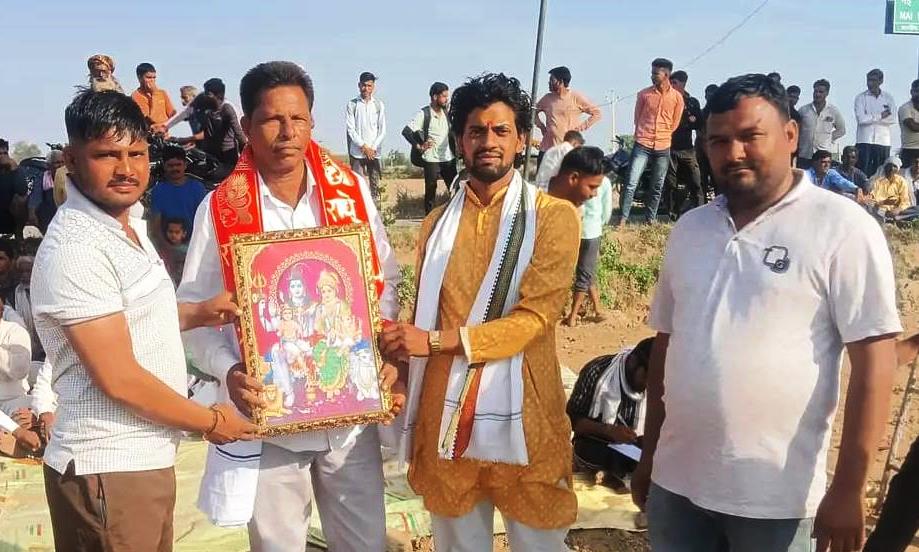 आखिरी कुश्ती में उमेश पहलवान ने मारी बाजी, सादाबाद क्षेत्र के गांव मिढ़ावली में पहली बार हुआ दंगल का आयोजन