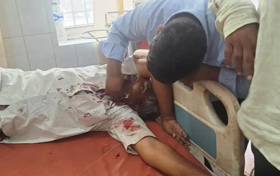 सादाबाद : नाली पर स्लिप डालने को लेकर भिड़े दो पक्ष, सादाबाद क्षेत्र के गांव कुकटई का मामला, घायलों को मेडिकल के लिए भेजा