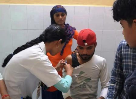 सादाबाद : सीएचसी में उमड़ रही एआरवी लगवाने के लिए भीड़, रोजाना पहुंच रहे कुत्ता, बन्दर काटने के दर्जनों मामले