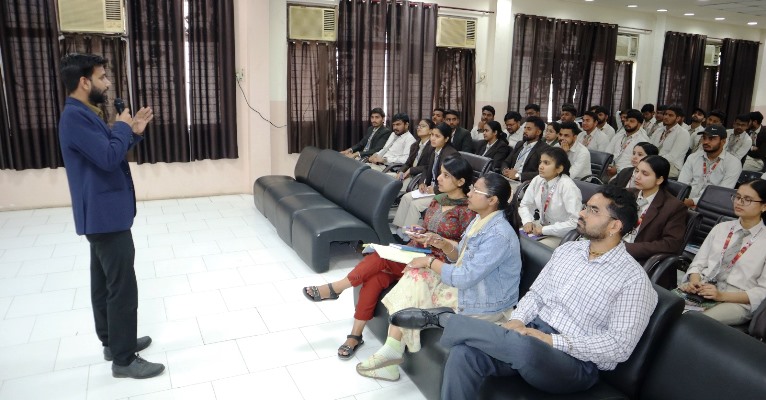 ड्रोन प्रौद्योगिकी के क्षेत्र में रोजगार के व्यापक अवसर, राजीव एकेडमी में ड्रोन टेक्नोलॉजी पर कार्यशाला आयोजित