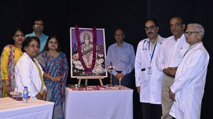 स्नातकोत्तर छात्र-छात्राओं को किया कुशल चिकित्सक बनने को प्रेरित, केडी मेडिकल कॉलेज के ओरिएंटेशन प्रोग्राम में दिया समय की महत्ता पर बल