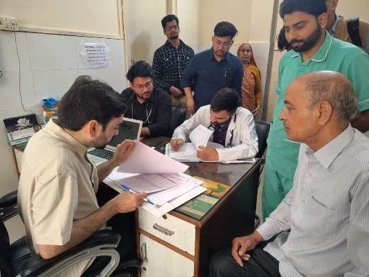 केडी हॉस्पिटल में लगभग तीन सौ मरीजों की हुई लीवर फाइब्रोस्कैन जांच, गैस्ट्रोएंटेरोलॉजिस्ट डॉ. मोहम्मद जुबेर की सलाह- हल्के में न लें लीवर की परेशानी