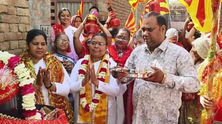 सादाबाद : बिसावर में धूमधाम से निकली शिव बाबा की शोभायात्रा, प्रजापिता ब्रह्माकुमारी ईश्वरीय विश्वविद्यालय के द्वारा हुआ आयोजन