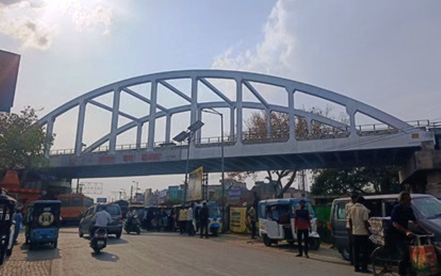 हाथरस में तालाब चौराहा ओवरब्रिज के चौड़ीकरण की तैयारी, डीएम-एसपी का काफिला ट्रैफिक में फंसने के बाद जागा प्रशासन, पीडब्ल्यूडी ने शुरू किया सर्वे