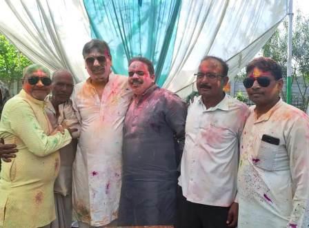 सादाबाद विधायक ने शुभचिंतक, समर्थकों सहित खेली होली