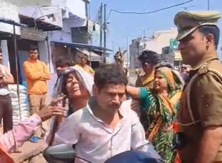 सादाबाद : होली के मौके पर ससुराल और मायके पक्ष के बीच विवाद, मारपीट में दो घायल, मौके पर पहुंची पुलिस ने घायलों को उपचार के लिए भेजा