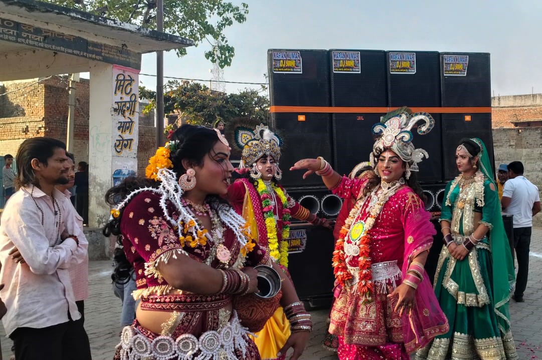 हसायन में हनुमान जन्मोत्सव की धूम, वृंदावन के कलाकारों ने भजनों से बांधा समां, मनमोहक प्रस्तुतियों के बीच निकली भव्य पदयात्रा