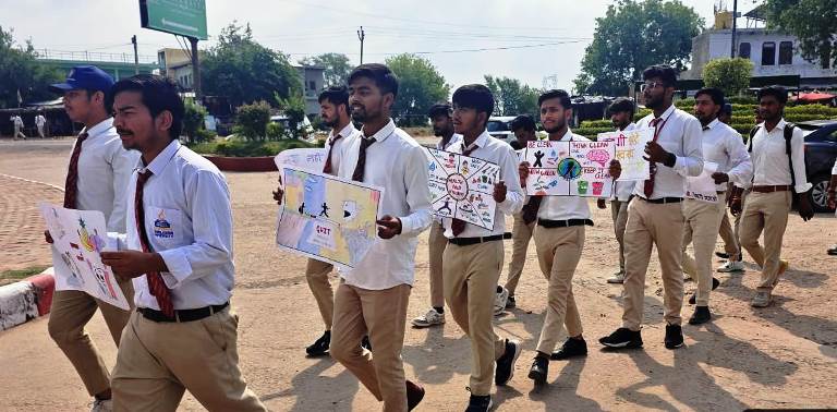 विश्व स्वास्थ्य दिवस पर मंगलायतन विश्वविद्यालय में हुआ जागरूकता कार्यक्रम, योग व स्वास्थ्य पर दिया गया जोर