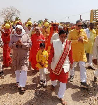 हसायन : कलश यात्रा के साथ श्री मद भागवत कथा हुई प्रांरभ, सात दिवसीय धार्मिक कार्यक्रम