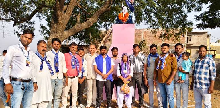 सलेमपुर में धूमधाम से निकली बाबा साहब की शोभायात्रा, भीम गीतों पर थिरके अनुयायी