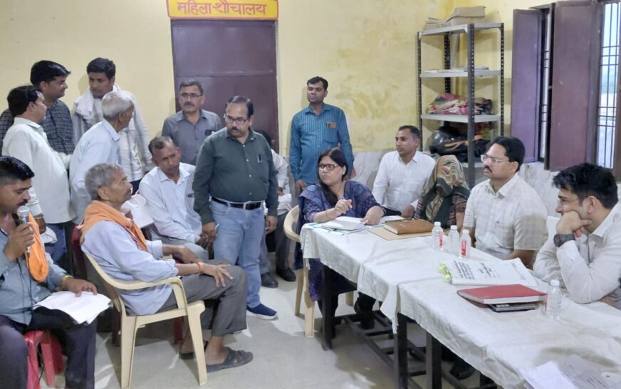 हसायन : जिलाधिकारी ने ग्राम चौपाल में सुनीं जनसमस्याएं, चकबंदी मामलों के त्वरित निस्तारण के दिए निर्देश