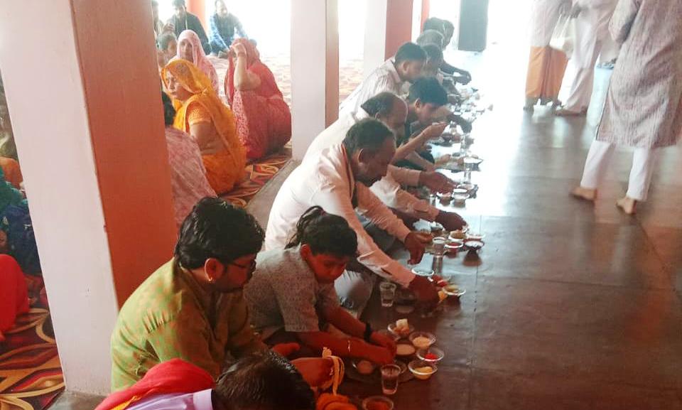 हसायन : श्री श्री 108 कलाधर महाराज के शिष्यों ने मनाया 45वां जन्मदिन, जैतपुर दिव्य योग कला मंदिर में मनाया जन्मोत्सव