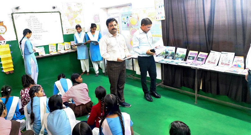 आदर्श विद्या निकेतन में पुस्तक मेले का आयोजन, छात्र-छात्राओं को NCERT पुस्तकों के प्रति किया गया जागरूक