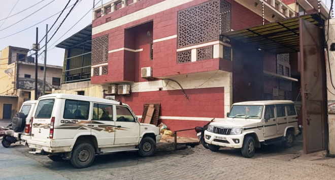 हाथरस में इंडस्ट्रियल एरिया स्थित पीतल फर्म पर जीएसटी की कार्रवाई, खंगाला स्टॉक और रिकॉर्ड