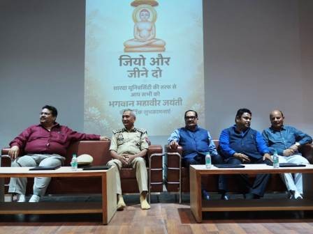 शारदा विश्वविद्यालय आगरा द्वारा महावीर जयंती के उपलक्ष्य में कार्यक्रम का आयोजन