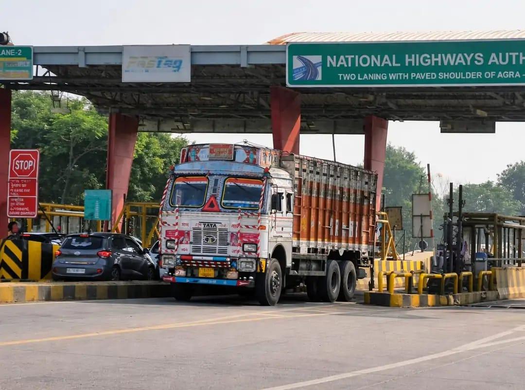 अब हाथरस से आगरा-अलीगढ़ जाना हुआ महंगा, बरौस और मडराक टोल प्लाजा पर लागू हुई टोल टैक्स की नई दरें, एक अप्रैल से प्रभावी हुई बढ़ोत्तरी, मासिक पास भी हुआ महंगा