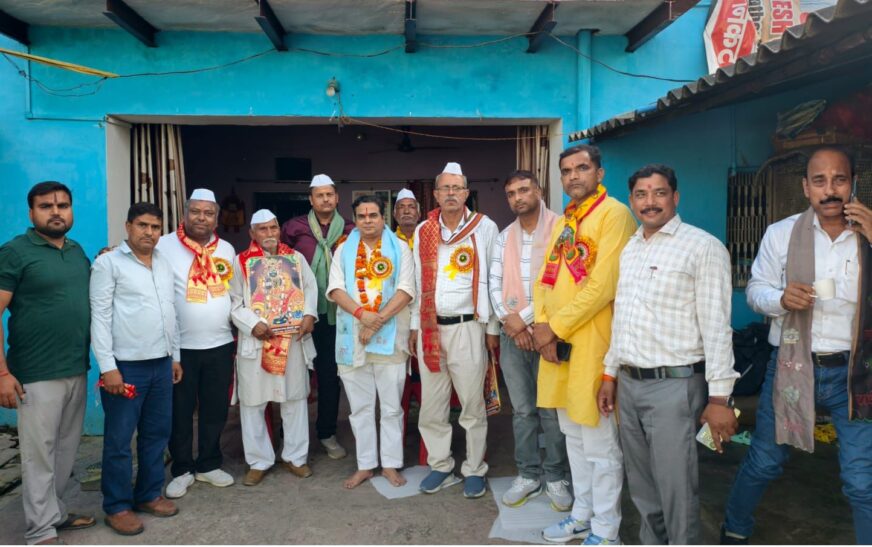 सासनी : रुदायन में डॉ. विकास शर्मा ने किया श्री कृष्ण–राधा मेला का शुभारंभ