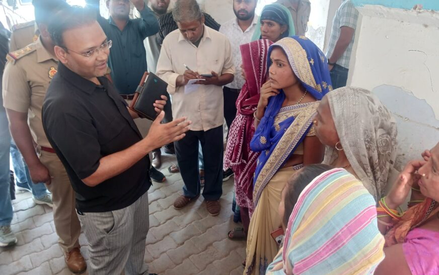 हाथरस में महिला कर्मचारी रिश्वत लेते रंगे हाथ गिरफ्तार, नगर पालिका में एंटी करप्शन टीम का छापा, फाइल आगे बढ़ाने के एवज में मांगी घूस