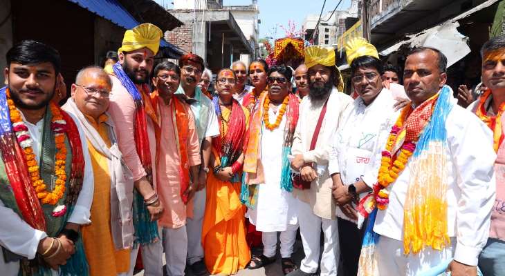 ​सासनी में श्री हनुमान जन्मोत्सव पर निकली भव्य शोभायात्रा, श्रीराम के जयघोष से गुंजायमान हुआ नगर