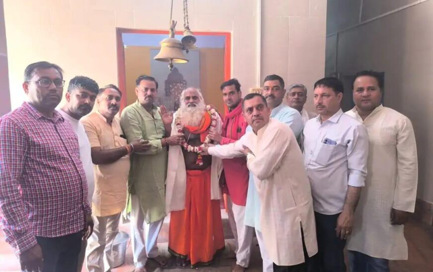 सादाबाद : जयंती पर हुई बजरंग बली की जय-जयकार, कस्बा-देहात में विभिन्न मंदिरों पर हुए आयोजन, प्रसाद वितरण भी हुआ