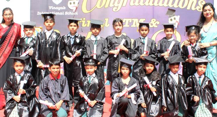 विनायक इंटरनेशनल स्कूल में ग्रेजुएशन-डे एवं वार्षिक परिणाम दिवस का हुआ भव्य आयोजन