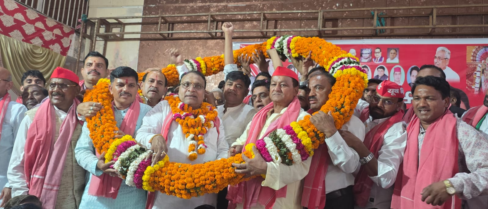 सादाबाद : सपा कार्यकर्ता सम्मेलन में गूँजा आलू किसानों का मुद्दा, पूर्व विधायक ने सरकार को घेरा, पीडीए के दम पर चुनाव जीतने की भरी हुंकार