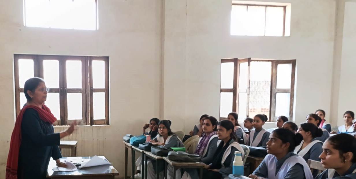 आरडी कन्या महाविद्यालय में स्वास्थ्य जागरूकता कार्यक्रम आयोजित, प्रो. रंजना सिंह ने कहा – एनीमिया और पीसीओएस (PCOS) से बचाव के लिए जीवनशैली में बदलाव जरूरी