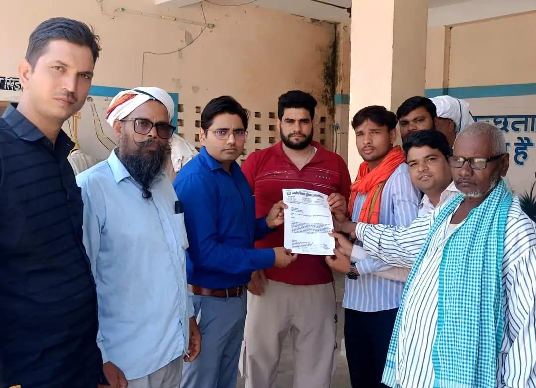 सादाबाद : आंधी-बारिश से प्रभावित किसानों को मुआवजे की मांग, भारतीय किसान यूनियन ने तहसीलदार को सौंपा ज्ञापन