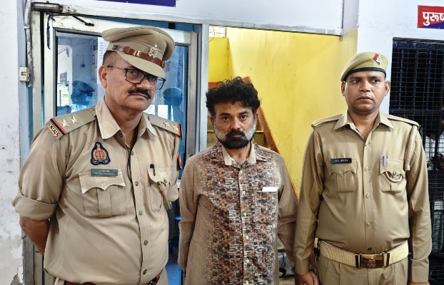 शराब के नशे में विवाद बना जानलेवा : हाथरस में RTI एक्टिविस्ट अनुराग ज्योति की हत्या, पुलिस ने अधिवक्ता को जेल भेजा, मृतक के बेटे के मना करने पर दोस्त ने मुकदमा दर्ज कराया