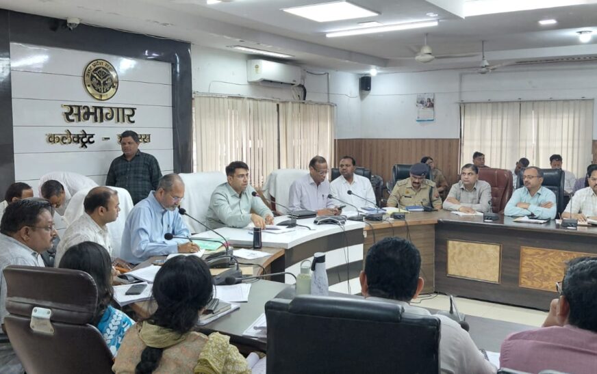 शिकायतों के निस्तारण में लापरवाही पर नपेंगे अधिकारी, आईजीआरएस और आरटीआई प्रकरणों में डिफाल्टर होने पर तय होगी जवाबदेही, डीएम ने दिए सख्त निर्देश